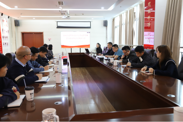 黃宏輝到黔通智聯(lián)公司本部第二黨支部宣講并調(diào)研貴安智慧高速建設(shè)推進(jìn)工作